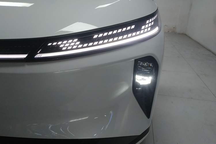Used Dongfeng Aeolus L8 2025 Model 112KM Ideal Edition Left Front Headlight