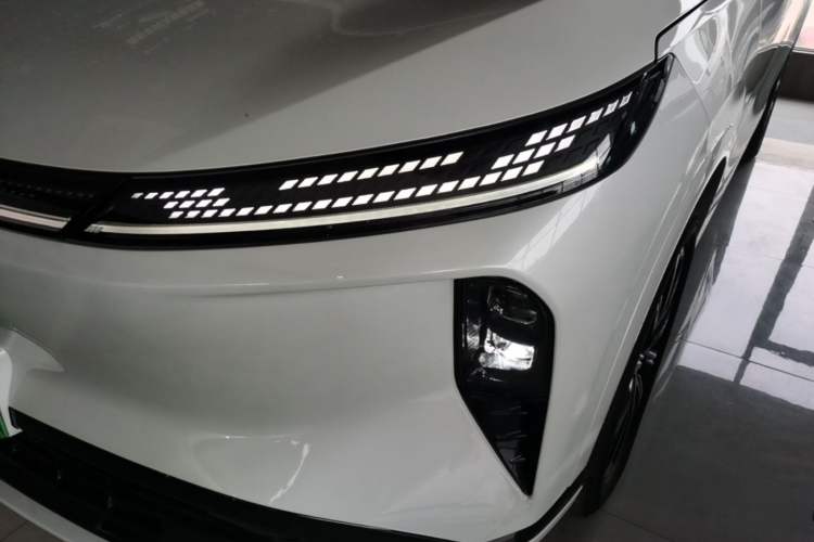 Used Dongfeng Aeolus L8 2025 Model 112KM Ideal Edition Left Front Headlight