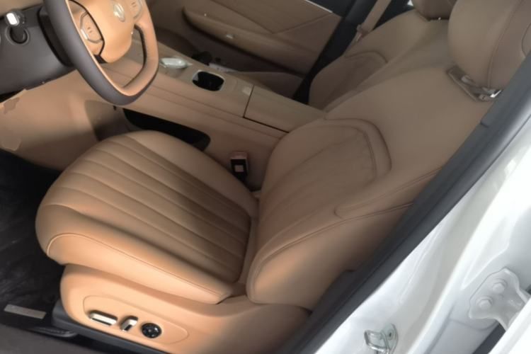 Used Dongfeng Aeolus L8 2025 Model 185KM Dream Edition Left Front Seat