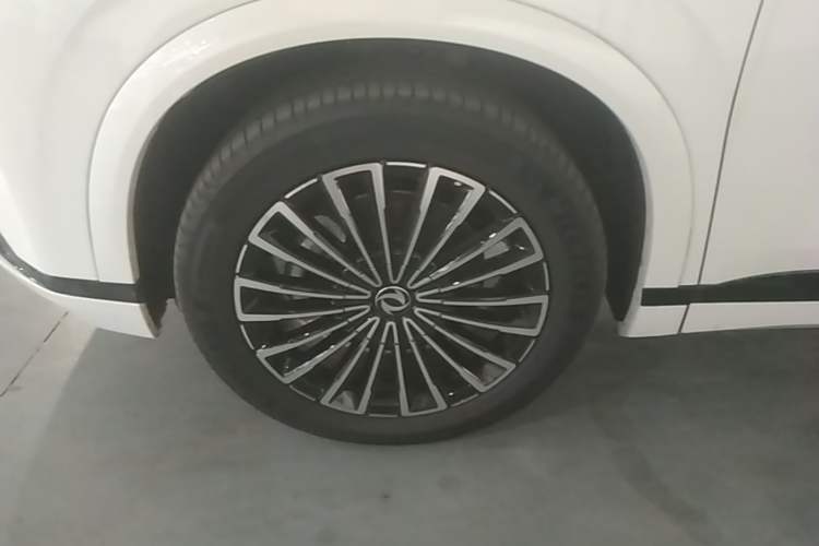 Used Dongfeng Aeolus L8 2025 Model 185KM Dream Edition Left Front Wheel Hub