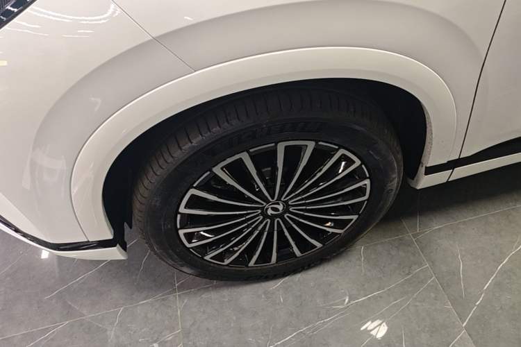 Used Dongfeng Aeolus L8 2025 Model 185KM Dream Edition Left Front Wheel Hub