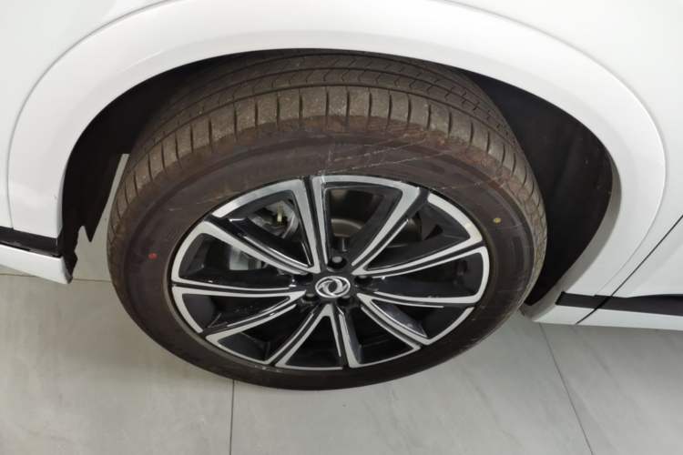 Used Dongfeng Aeolus L8 2025 Model 112KM Ideal Edition Left Front Wheel Hub