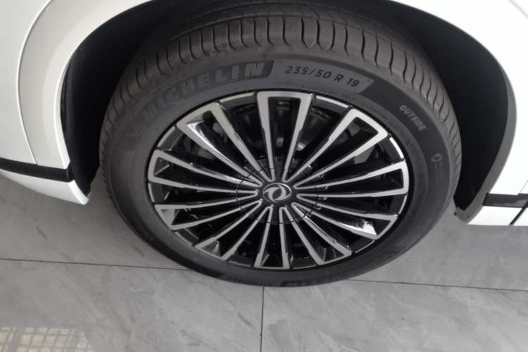Used Dongfeng Aeolus L8 2025 Model 185KM Dream Edition Left Front Wheel Hub