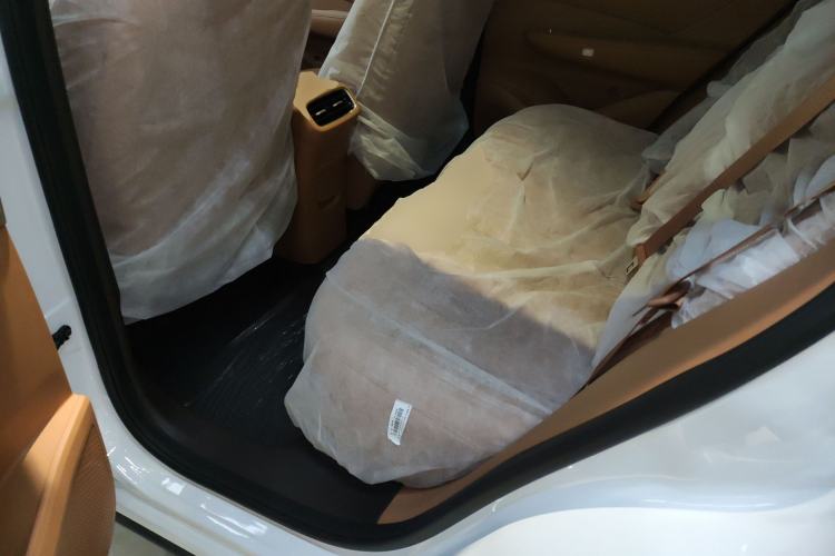 Used Dongfeng Aeolus L8 2025 Model 185KM Ideal Edition Left Rear Seat