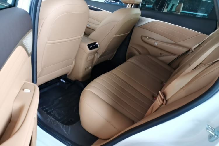 Used Dongfeng Aeolus L8 2025 Model 112KM Ideal Edition Left Rear Seat
