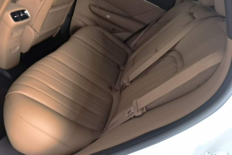 Used Dongfeng Aeolus L8 2025 Model 185KM Dream Edition Left Rear Seat