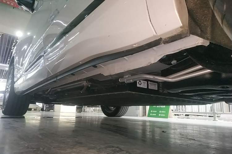 Used Dongfeng Aeolus L8 2025 Model 185KM Dream Edition Left Side Sill