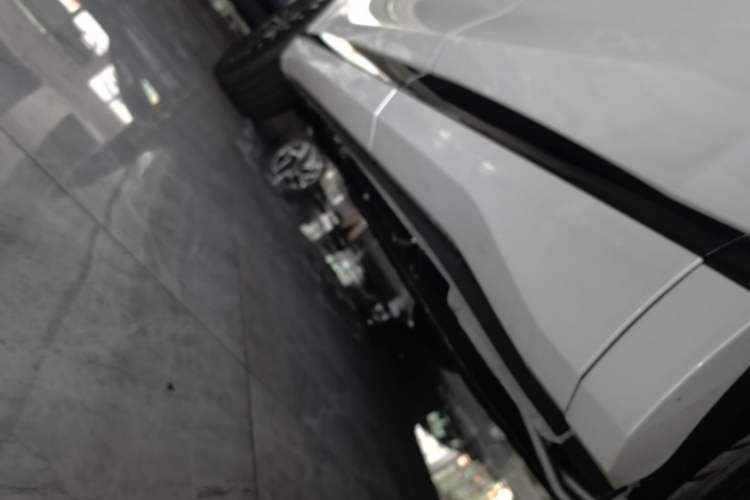 Used Dongfeng Aeolus L8 2025 Model 185KM Dream Edition Left Side Sill