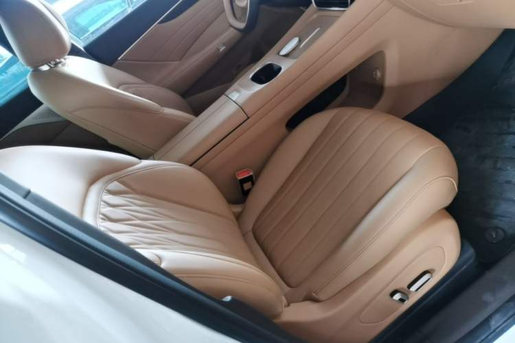 Used Dongfeng Aeolus L8 2025 Model 112KM Ideal Edition Right Front Seat