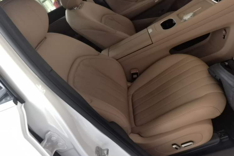 Used Dongfeng Aeolus L8 2025 Model 185KM Dream Edition Right Front Seat