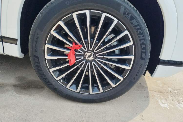 Used Dongfeng Aeolus L8 2025 Model 185KM Dream Edition Right Front Wheel Hub