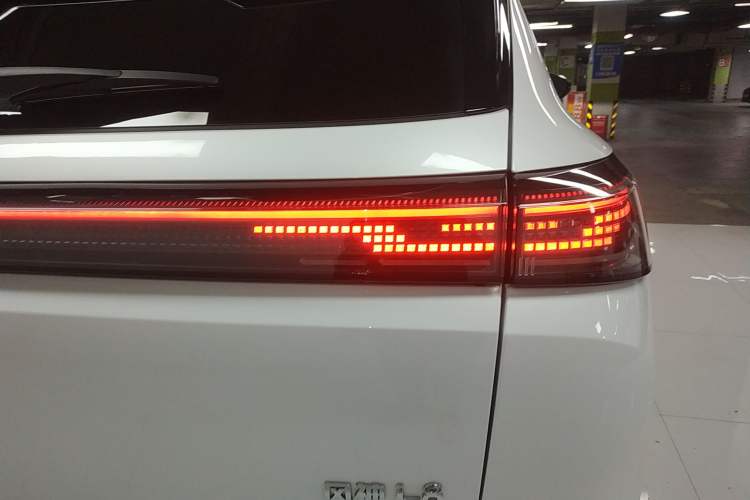 Used Dongfeng Aeolus L8 2025 Model 112KM Ideal Edition Right Rear Taillight