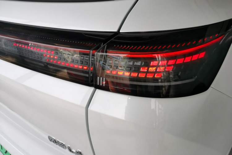 Used Dongfeng Aeolus L8 2025 Model 112KM Ideal Edition Right Rear Taillight