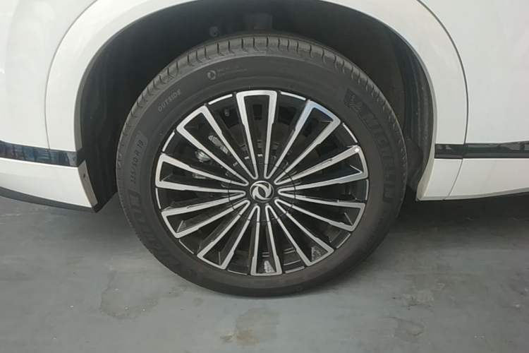 Used Dongfeng Aeolus L8 2025 Model 185KM Dream Edition Right Rear Wheel Hub