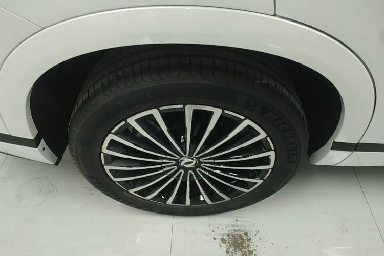 Used Dongfeng Aeolus L8 2025 Model 112KM Ideal Edition Right Rear Wheel Hub
