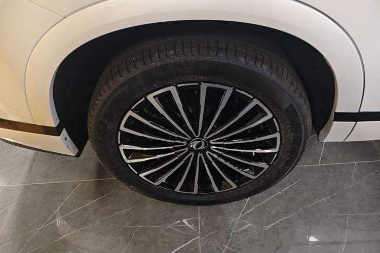 Used Dongfeng Aeolus L8 2025 Model 185KM Dream Edition Right Rear Wheel Hub