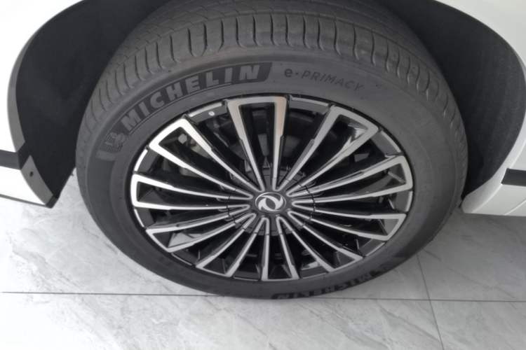Used Dongfeng Aeolus L8 2025 Model 185KM Dream Edition Right Rear Wheel Hub