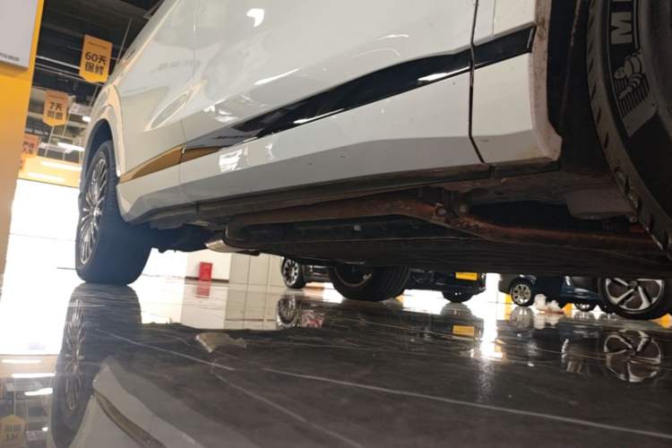 Used Dongfeng Aeolus L8 2025 Model 185KM Dream Edition Right Side Sill