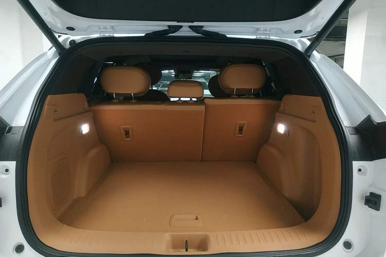 Used Dongfeng Aeolus L8 2025 Model 112KM Ideal Edition Trunk