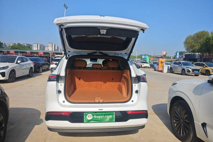 Used Dongfeng Aeolus L8 2025 Model 185KM Dream Edition Trunk