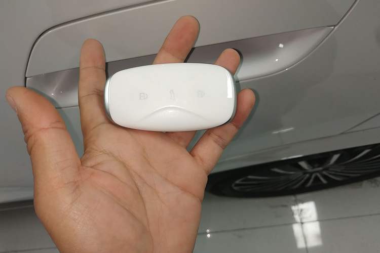 Used Dongfeng Aeolus L8 2025 Model 112KM Ideal Edition Vehicle Key