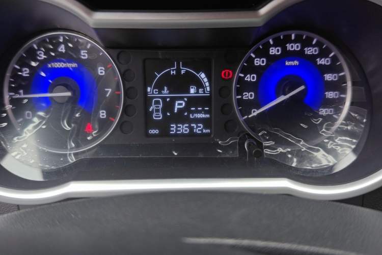 Used Dongfeng Aeolus AX3 2016 1.5L Automatic ZhiKu Model Odometer Close Up