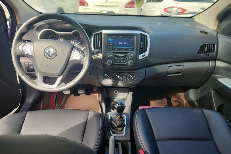 Used Dongfeng Aeolus AX3 2016 1.5L Manual ZhiKu Model Center Console