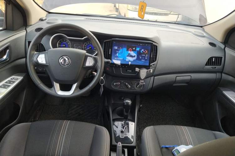 Used Dongfeng Aeolus AX3 2016 1.5L Automatic Shangkue Model Center Console