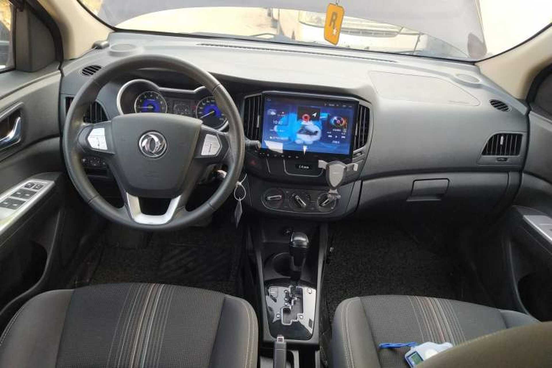 Used Dongfeng Aeolus AX3 2016 1.5L Automatic Shangkue Model Center Console