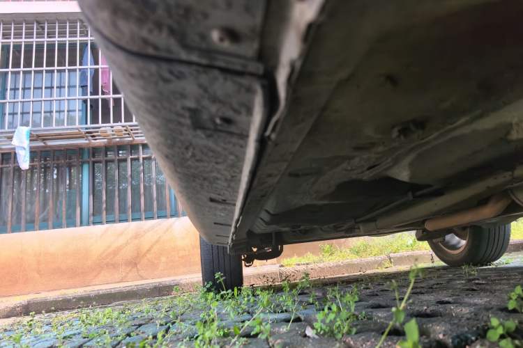 Used Dongfeng Aeolus AX3 2016 1.5L Manual ZhiKu Model Chassis Front Right