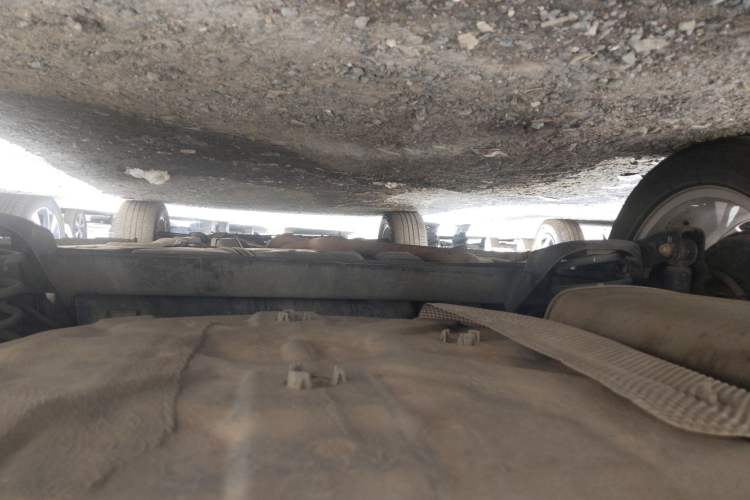 Used Dongfeng Aeolus AX3 2016 1.5L Manual ZhiKu Model Chassis Rear