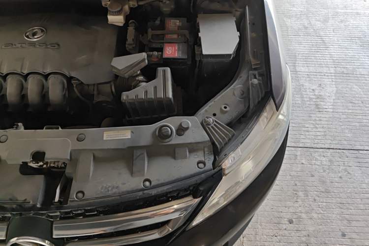 Used Dongfeng Aeolus AX3 2016 1.5L Automatic Zunku Model Engine Bay Left
