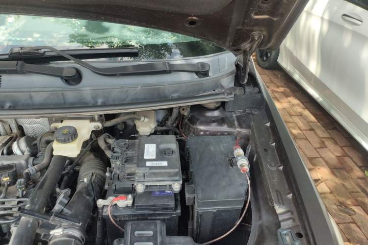 Used Dongfeng Aeolus AX3 2016 1.4T Manual ZhiKu Model Engine Bay Left