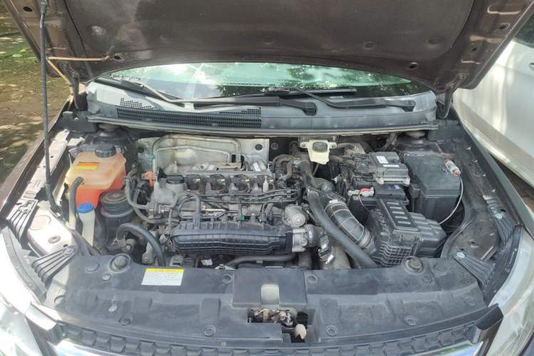Used Dongfeng Aeolus AX3 2016 1.4T Manual ZhiKu Model Engine Bay