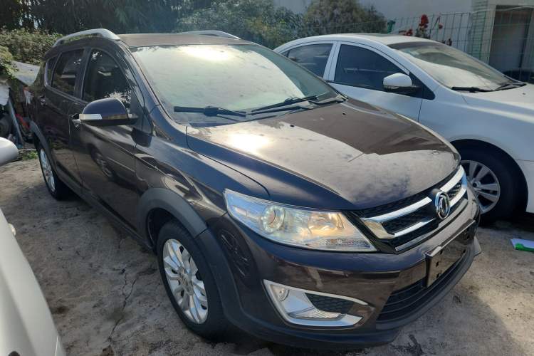 Used Dongfeng Aeolus AX3 2016 1.5L Manual ZhiKu Model Front Right 45 Deg