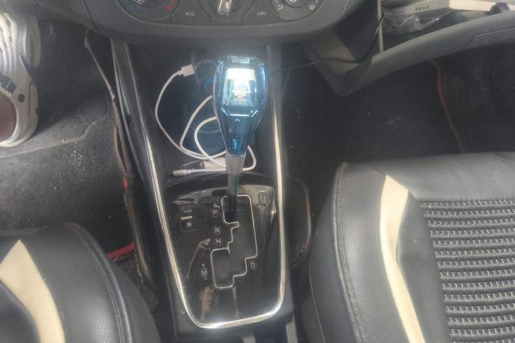 Used Dongfeng Aeolus AX3 2016 1.5L Automatic Zunku Model Gear Lever