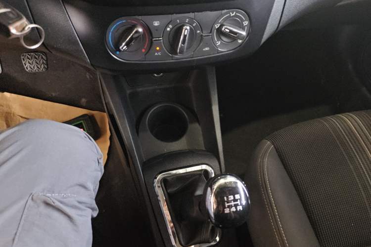 Used Dongfeng Aeolus AX3 2016 1.5L Manual Shangkue Model Gear Lever