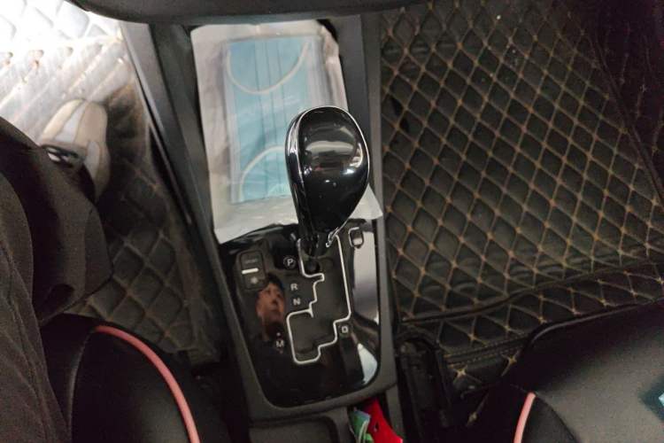 Used Dongfeng Aeolus AX3 2016 1.5L Automatic Zunku Model Gear Lever
