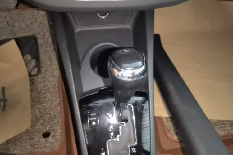 Used Dongfeng Aeolus AX3 2016 1.5L Automatic ZhiKu Model Gear Lever