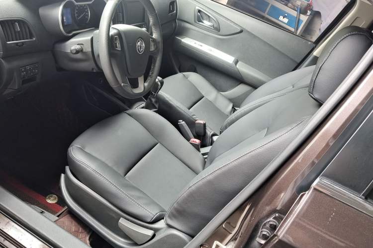 Used Dongfeng Aeolus AX3 2016 1.5L Manual ZhiKu Model Interior 5