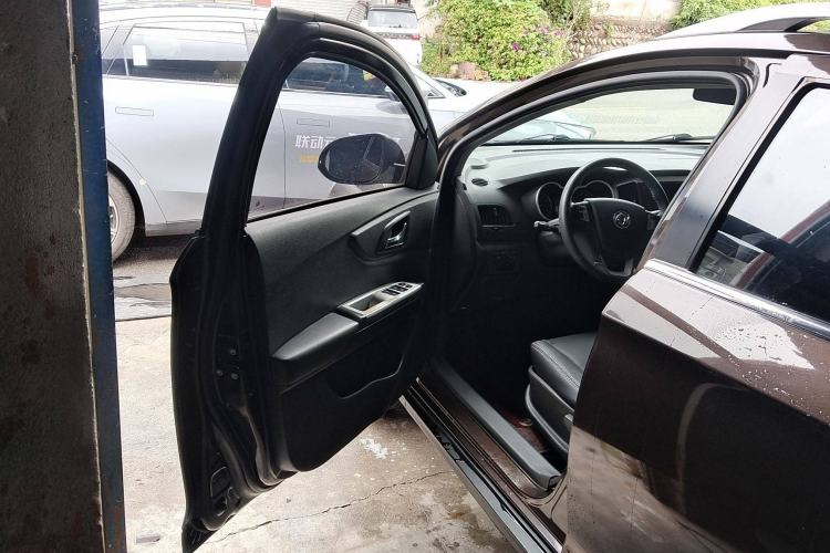 Used Dongfeng Aeolus AX3 2016 1.5L Manual ZhiKu Model Interior 6
