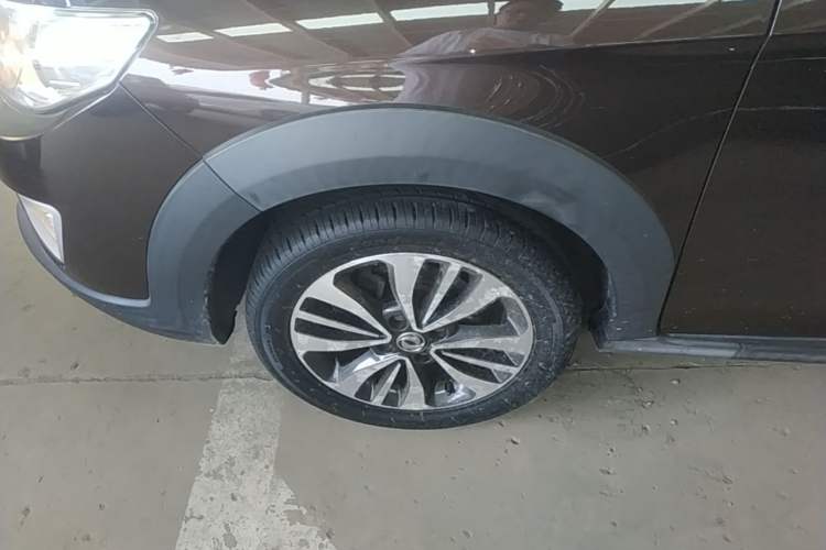 Used Dongfeng Aeolus AX3 2016 1.5L Automatic Zunku Model Left Front Wheel Hub
