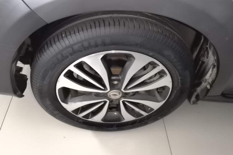 Used Dongfeng Aeolus AX3 2016 1.5L Automatic ZhiKu Model Left Front Wheel Hub