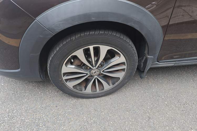 Used Dongfeng Aeolus AX3 2016 1.5L Automatic ZhiKu Model Left Front Wheel Hub