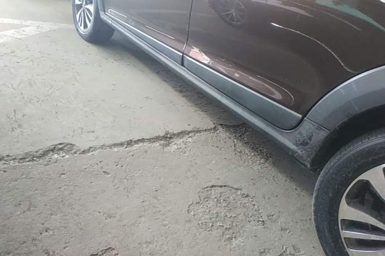 Used Dongfeng Aeolus AX3 2016 1.5L Automatic Zunku Model Left Side Sill