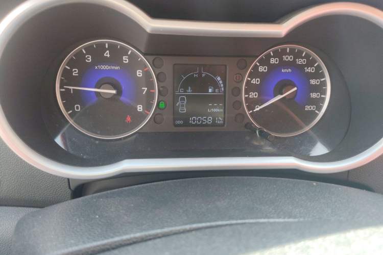 Used Dongfeng Aeolus AX3 2016 1.5L Manual ZhiKu Model Odometer Close Up