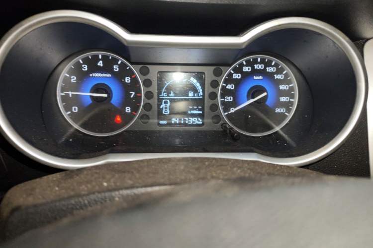 Used Dongfeng Aeolus AX3 2016 1.5L Manual ZhiKu Model Odometer Close Up