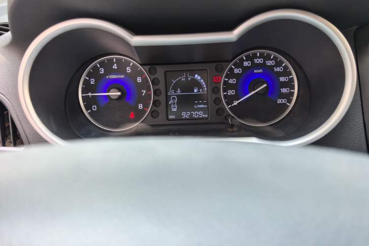 Used Dongfeng Aeolus AX3 2016 1.5L Manual ZhiKu Model Odometer Close Up