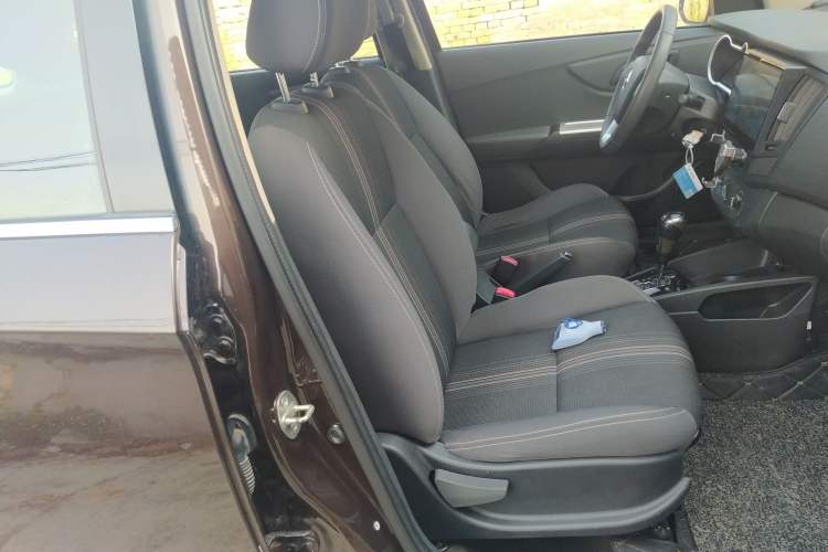 Used Dongfeng Aeolus AX3 2016 1.5L Automatic Shangkue Model Right Front Seat