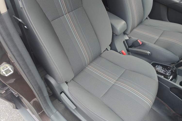 Used Dongfeng Aeolus AX3 2016 1.5L Automatic ZhiKu Model Right Front Seat